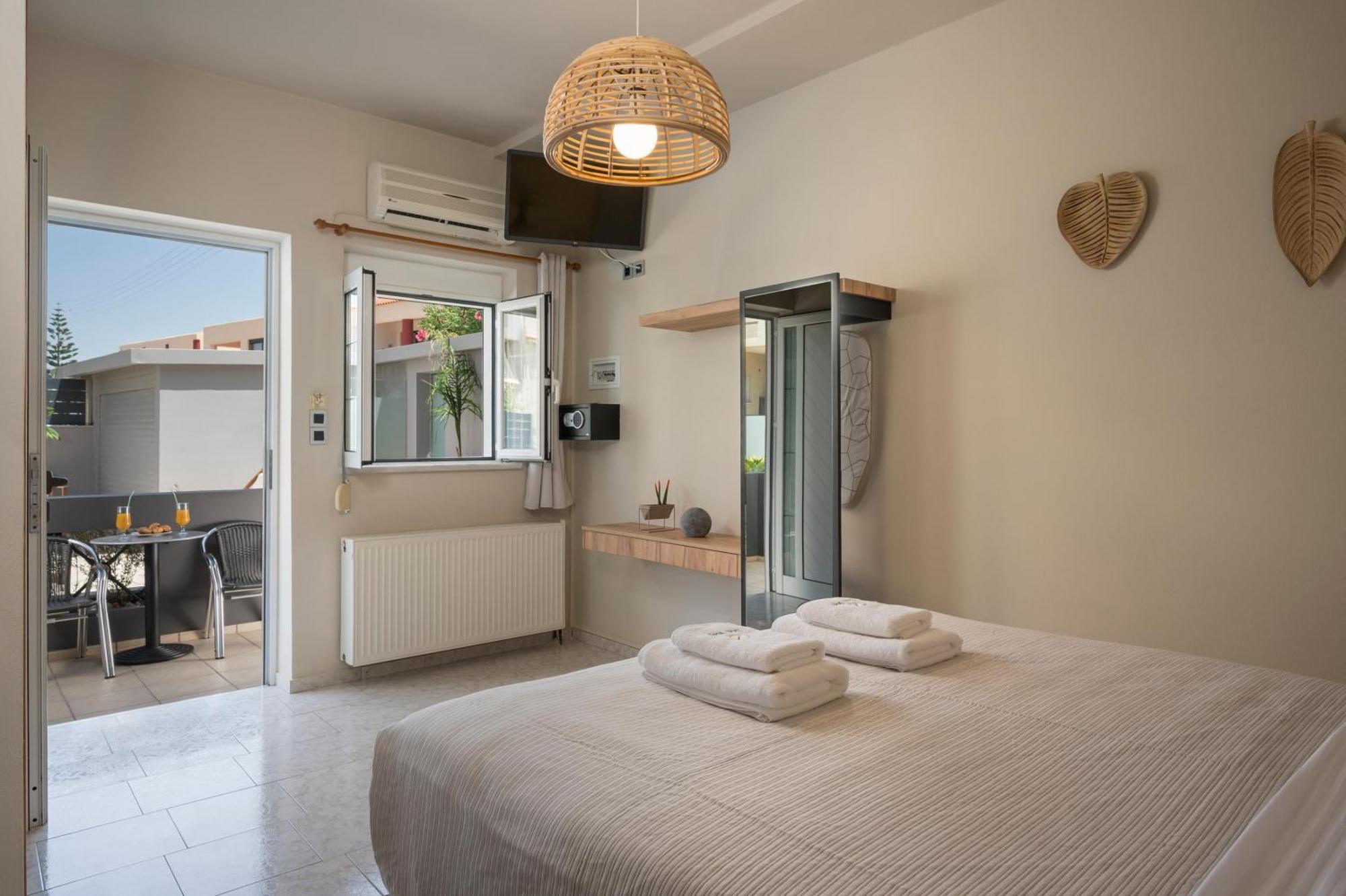Sun Ray Luxury Apartments Agia Marina  Room photo